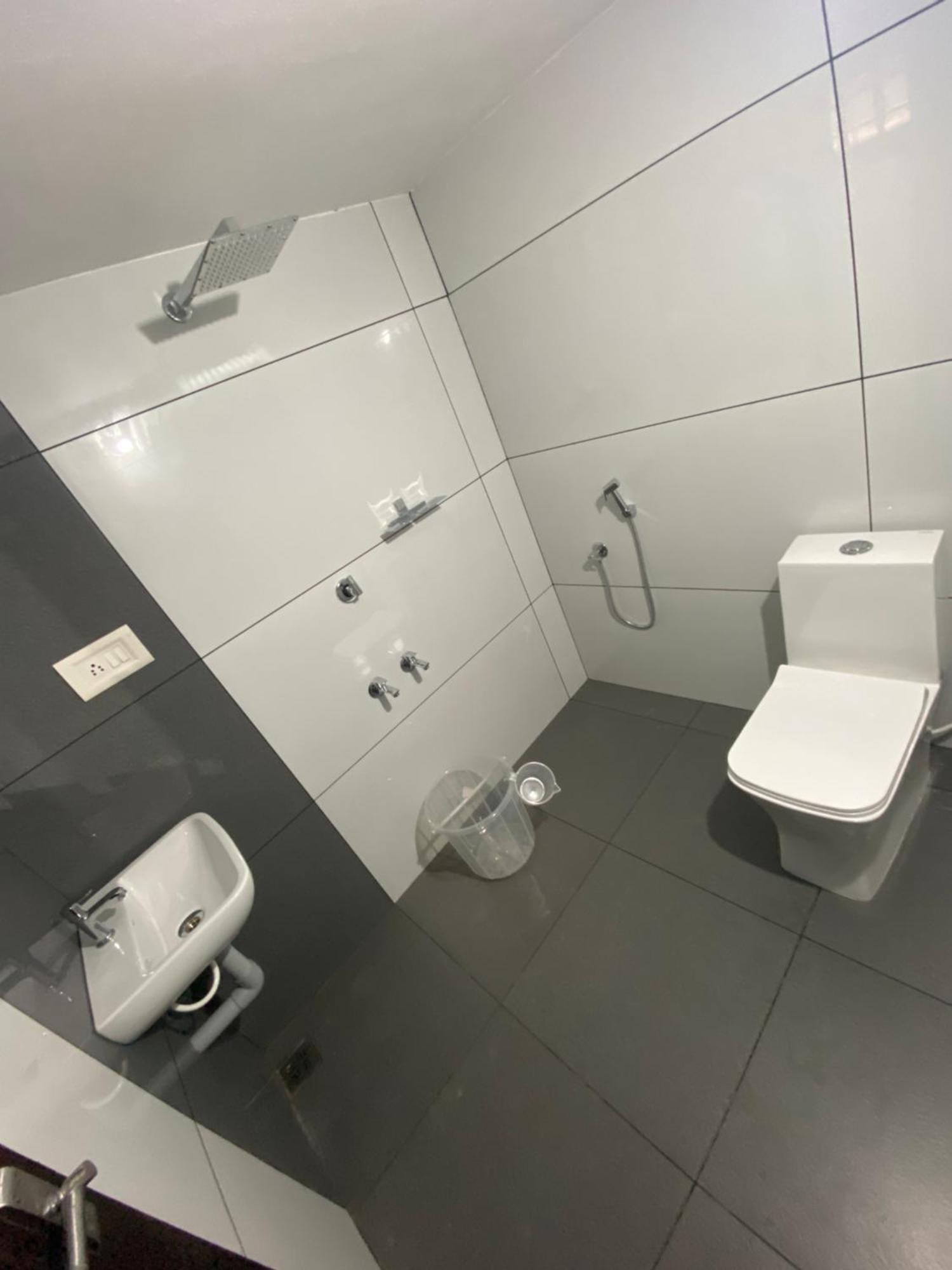 Ebs Guest House 尼杜巴塞莱 外观 照片